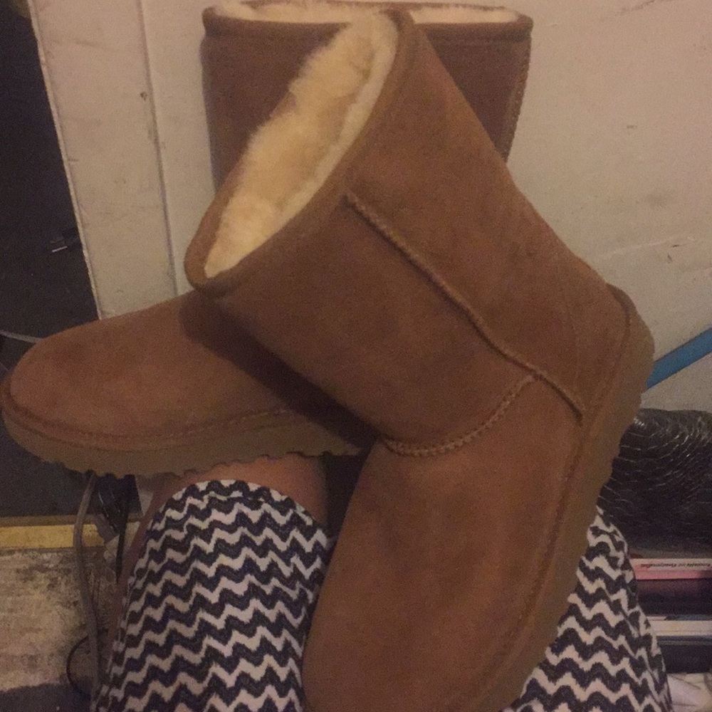 Tan uggs boot